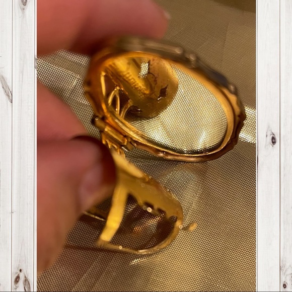 VINTAGE RING GOLD TONE / LIPSTICK HOLDER - Picture 4 of 8